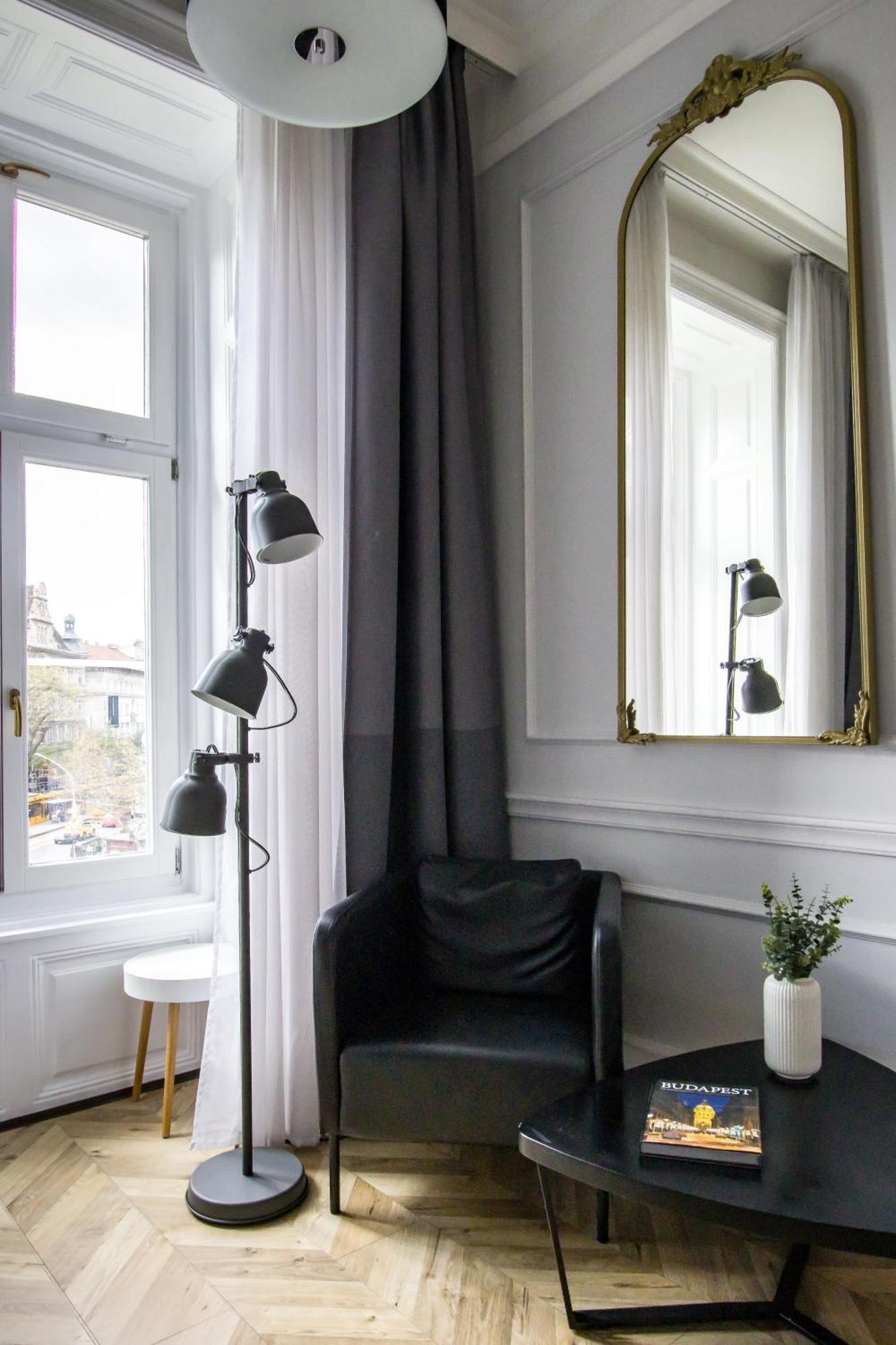 Wilson'S Oktogon Square Suite Apartment Budapest Exterior photo