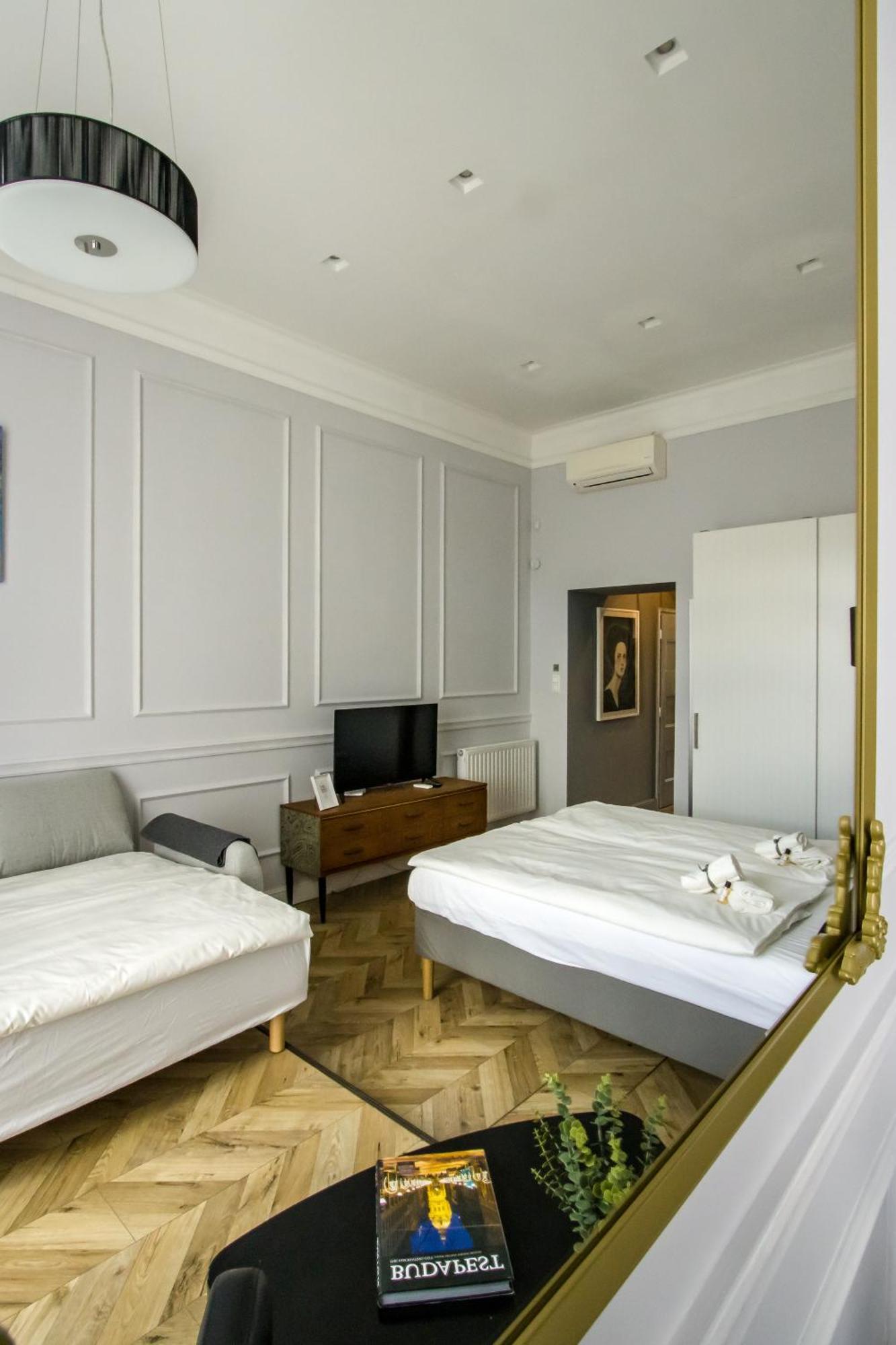 Wilson'S Oktogon Square Suite Apartment Budapest Exterior photo
