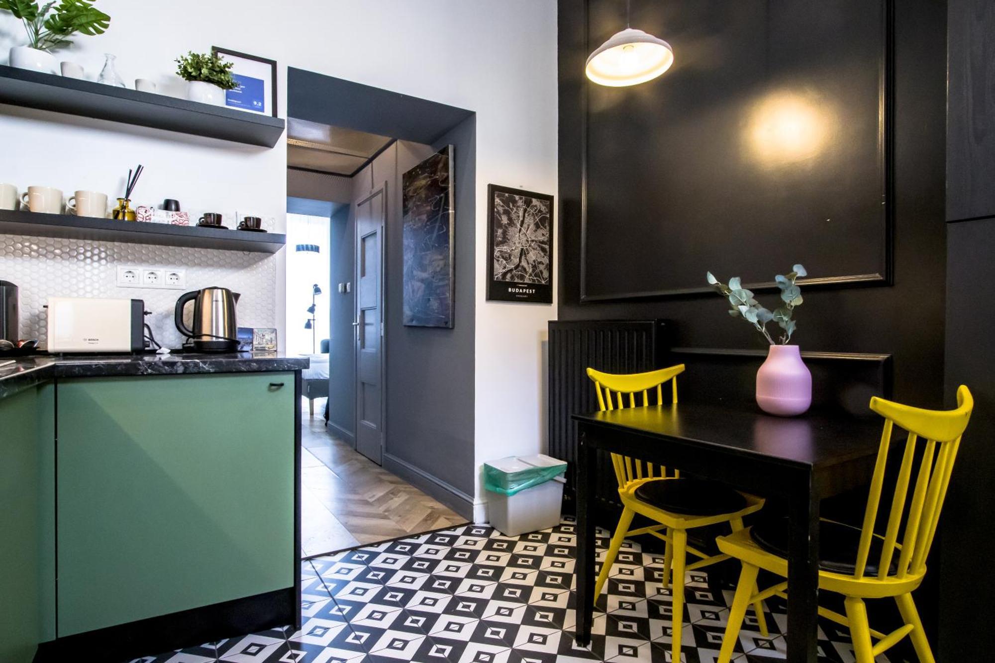 Wilson'S Oktogon Square Suite Apartment Budapest Exterior photo