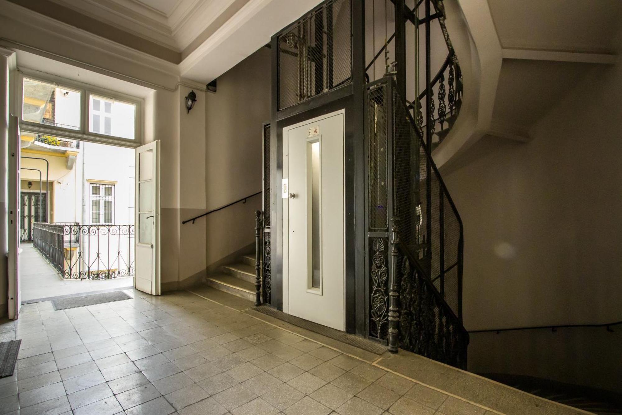 Wilson'S Oktogon Square Suite Apartment Budapest Exterior photo