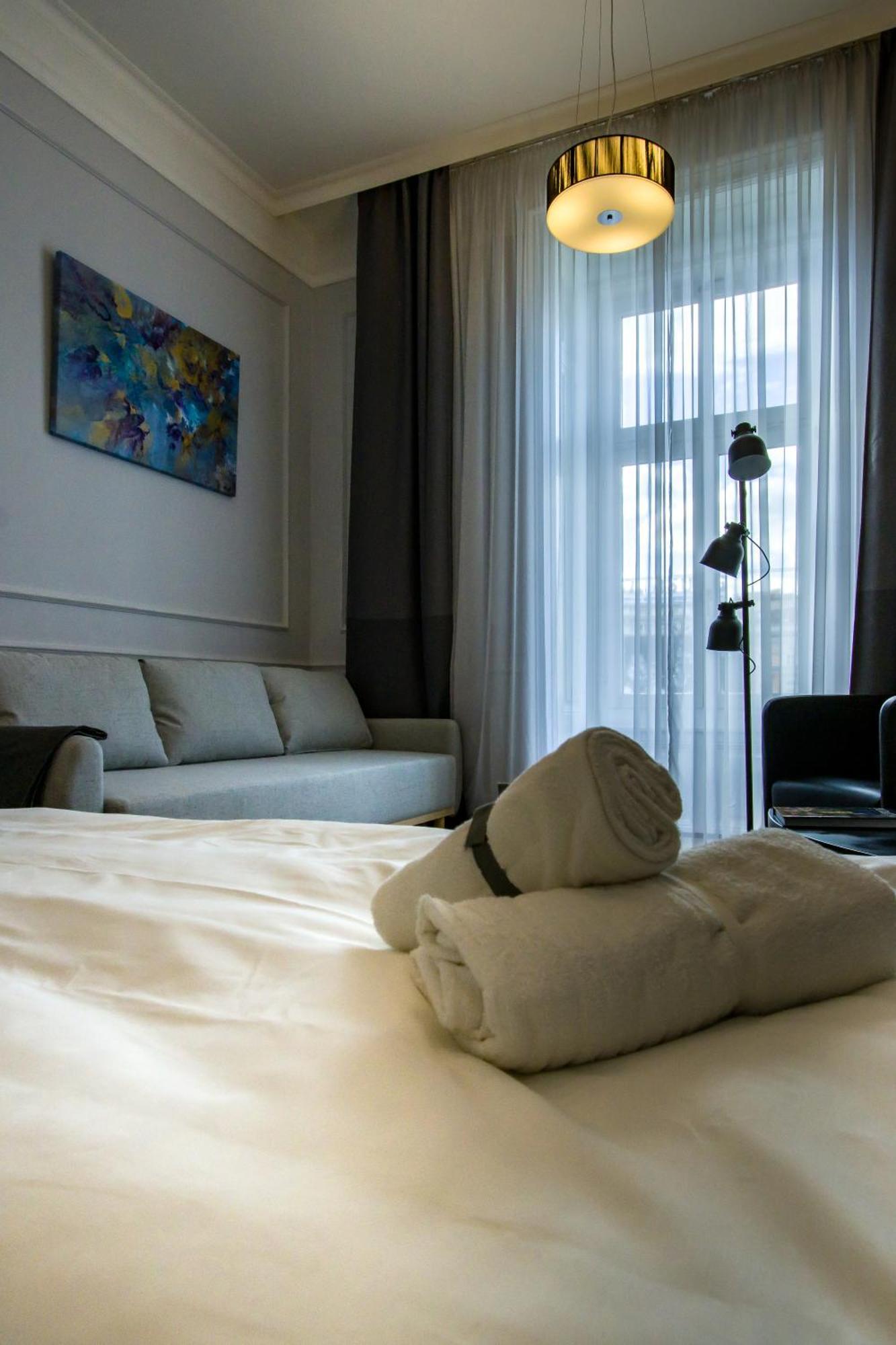 Wilson'S Oktogon Square Suite Apartment Budapest Exterior photo